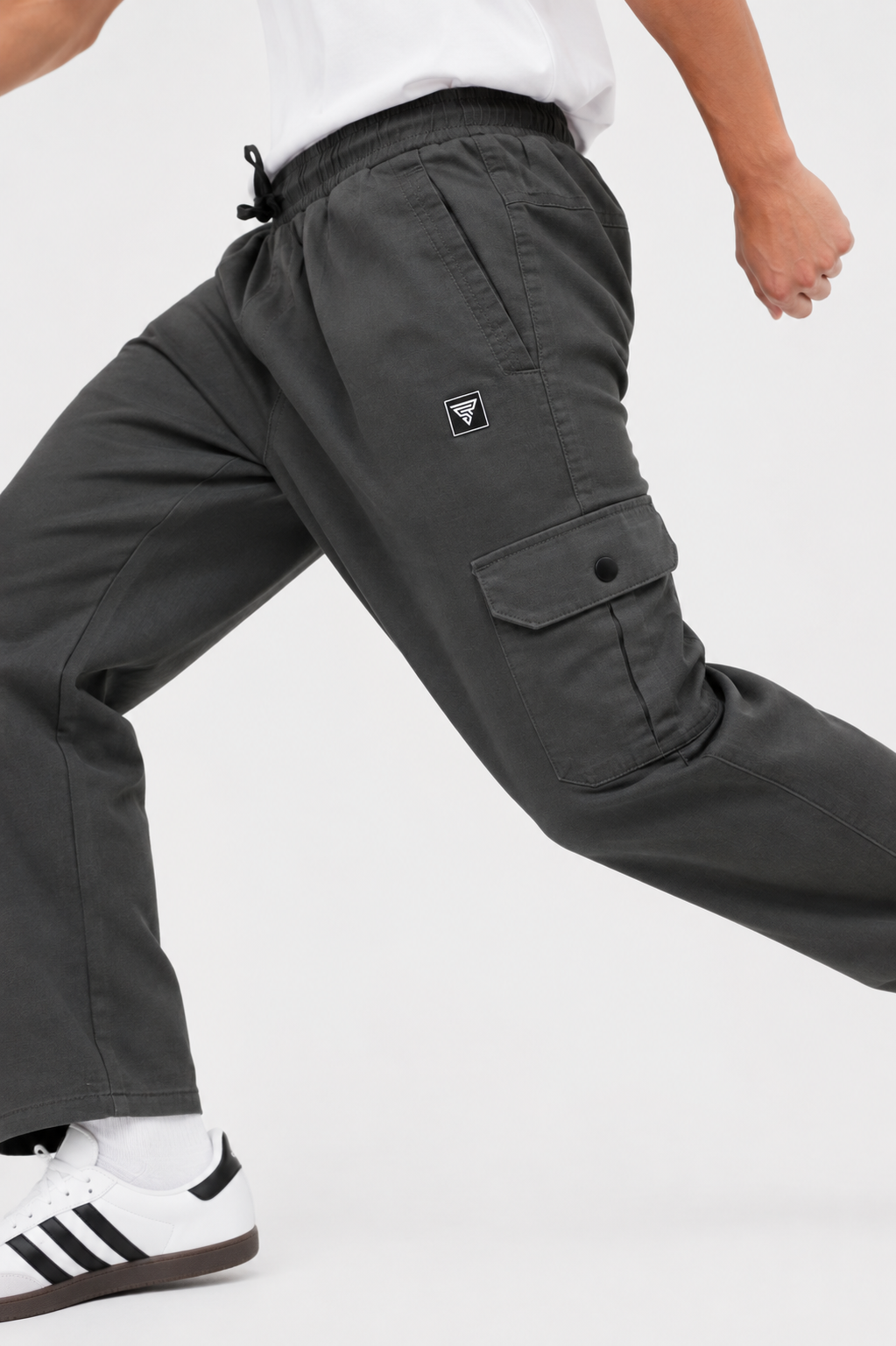 Men’s Relaxed-Fit Linen Cargo Pants-Charcoal Grey